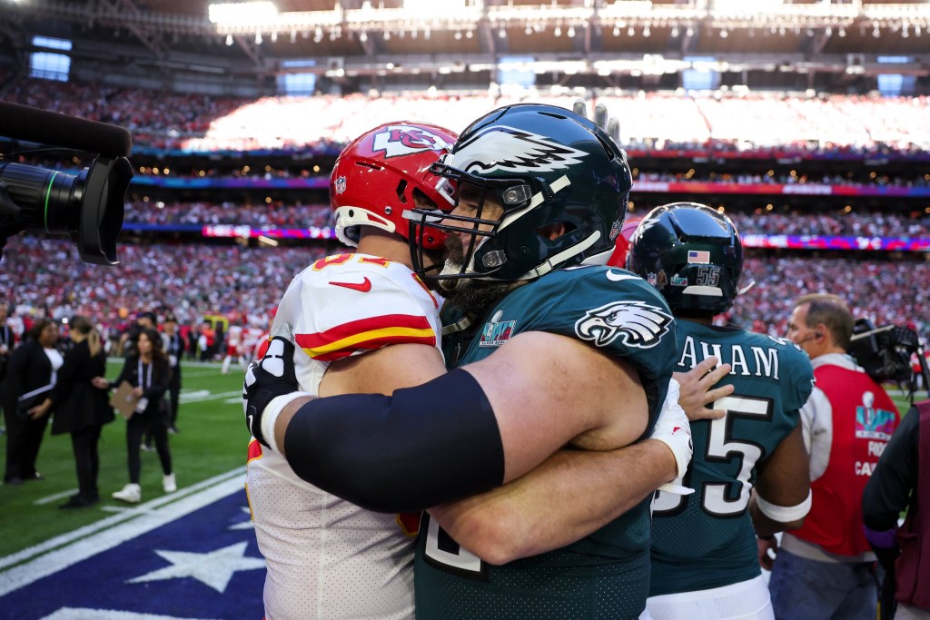 Los hermanos kelce al final del super bowl XLII