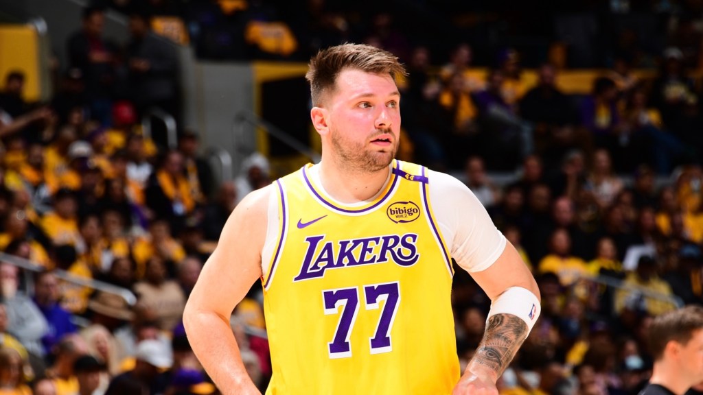 EL LAKESHOW BRILLA EN DEBUT DE LUKA&nbsp;DONCIC