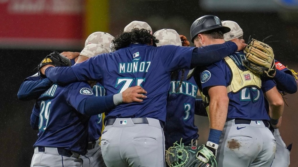 ANDRÉS MUÑOZ LLEGA A 14 SALVAMENTOS EN SEGUNDA VICTORIA DE SEATTLE EN SAN&nbsp;DIEGO