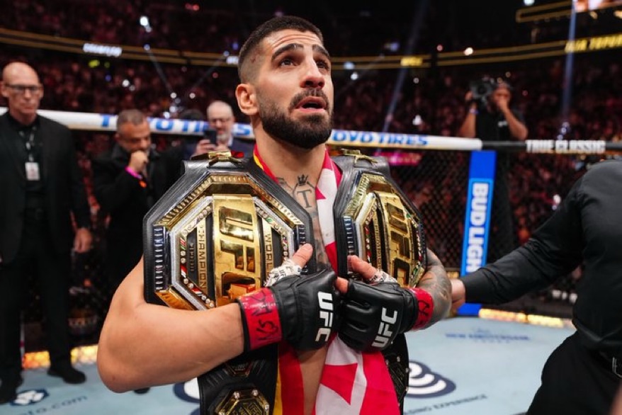 TOPURIA HACE HISTORIA EN LAS VEGAS: NOQUEA A OLIVEIRA Y ES CAMPEÓN DOBLE DE&nbsp;UFC