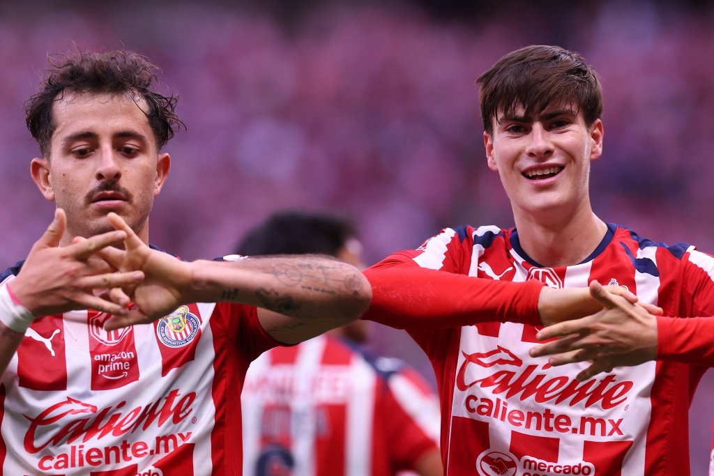 Chivas remonta en el Akron: “La Hormiga” González firma la victoria agónica ante San&nbsp;Luis