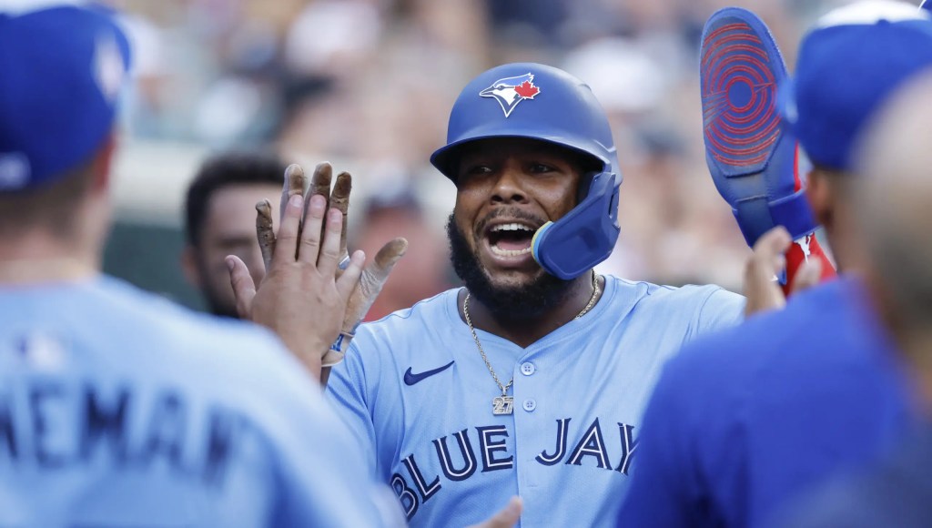 Homerun de Clement salva a Azulejos y evita la barrida en Los Ángeles 