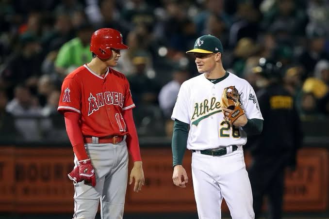 Athletics despiertan a tiempo y arrollan a los Angels 10-3 con tres&nbsp;jonrones