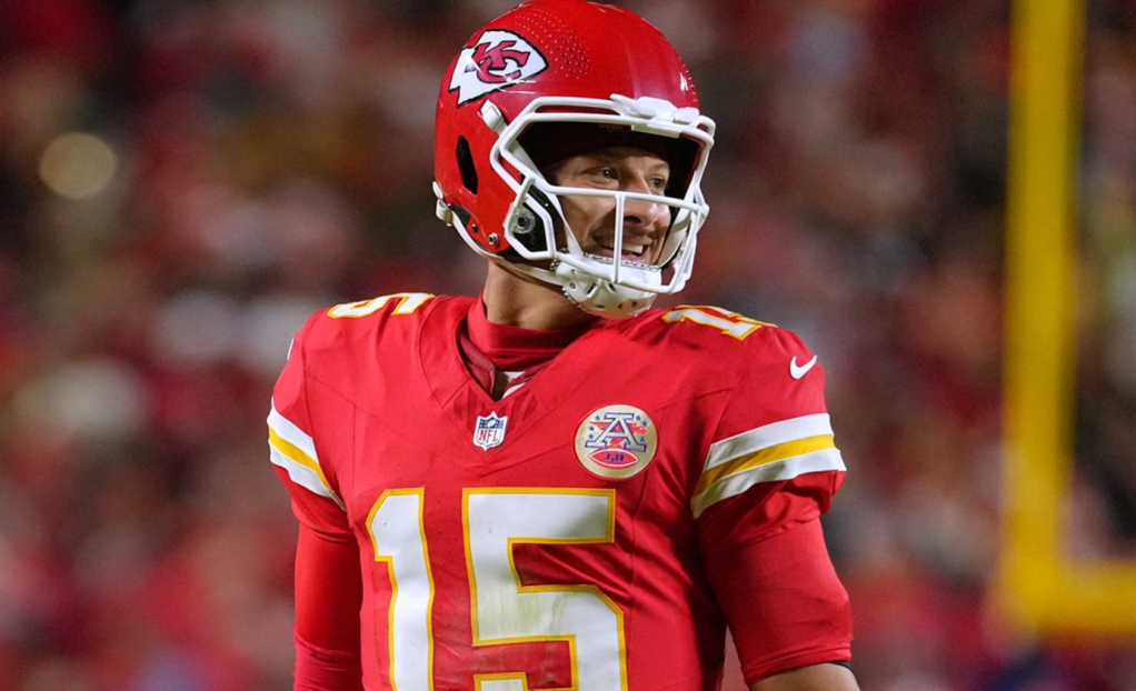 Mahomes manda y Kelce hace historia: Chiefs aplastan en el&nbsp;MNF