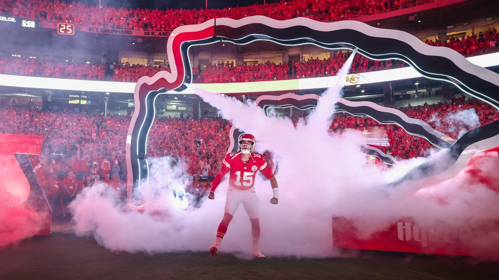 ¡Hollywood brilla en Kansas! Marquise Brown y Mahomes guían el triunfo ante&nbsp;Detroit