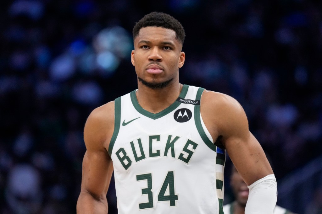 Los Milwaukee Bucks le pegan a domicilio a los Toronto&nbsp;Raptors