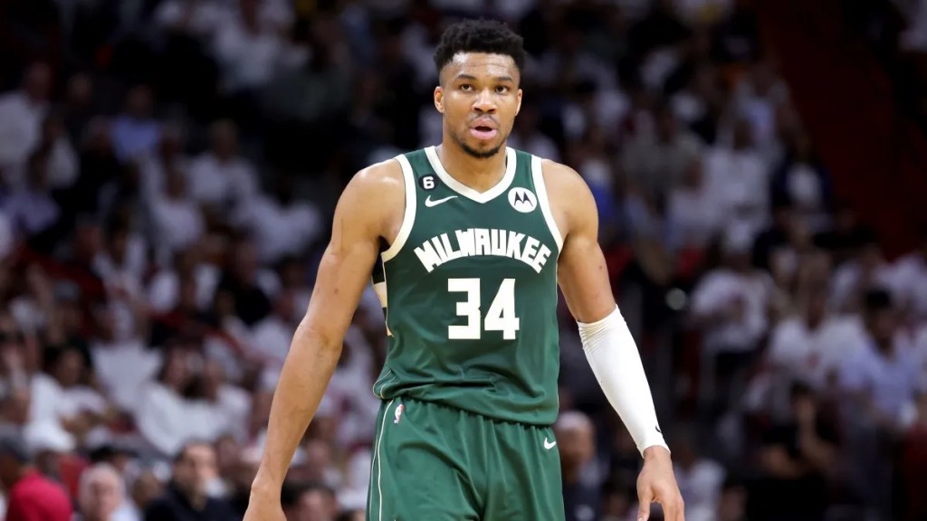Bucks se imponen 121–111 a los Knicks en&nbsp;Milwaukee