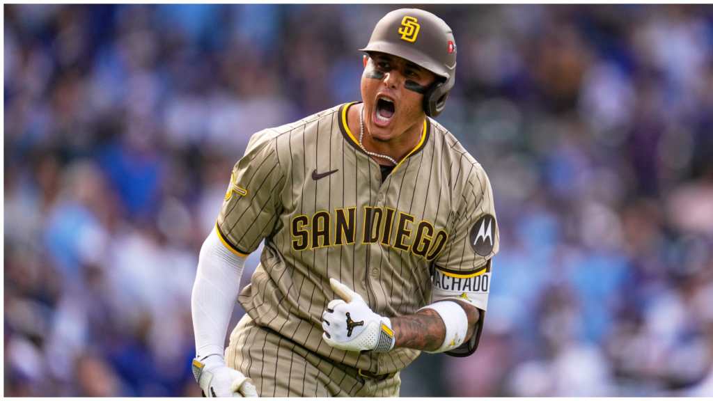 ¡Con garra, los Padres siguen vivos en la&nbsp;batalla!