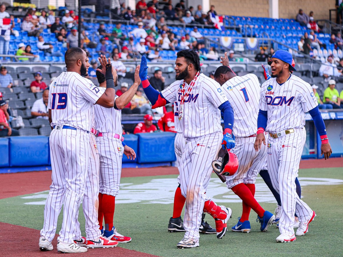 DOMINICANA GANA EN UN JUEGO HISTÓRICO : LLUVIA DE&nbsp;CARRERAS