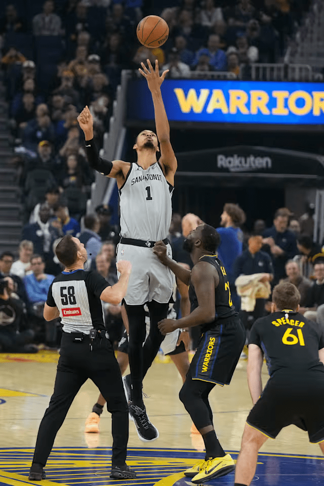 San Antonio Spurs derrota 126–113 a los Golden State Warriors antes del All-Star&nbsp;Weekend