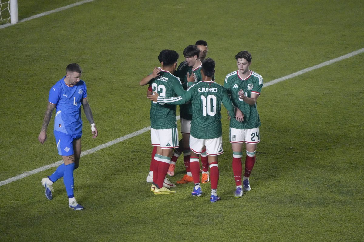 Contundentes:  México golea a  Islandia y cumple en amistoso